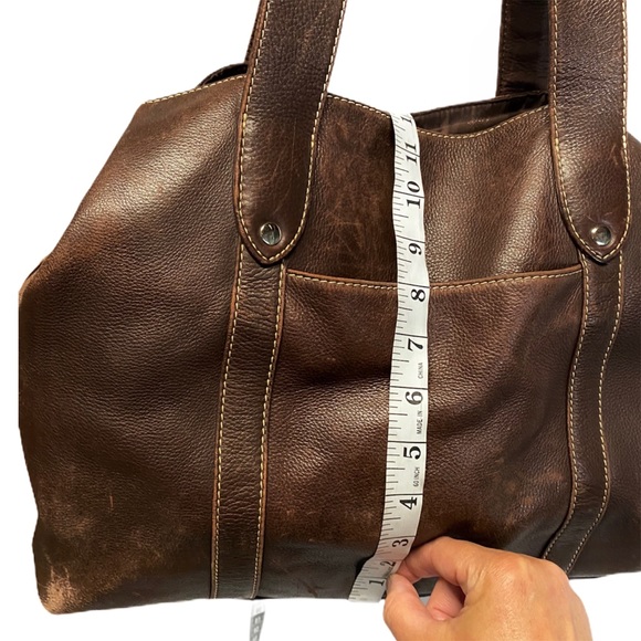 FOSSIL VINTAGE Large Brown Distressed Leather Tote - Picture 10 of 15